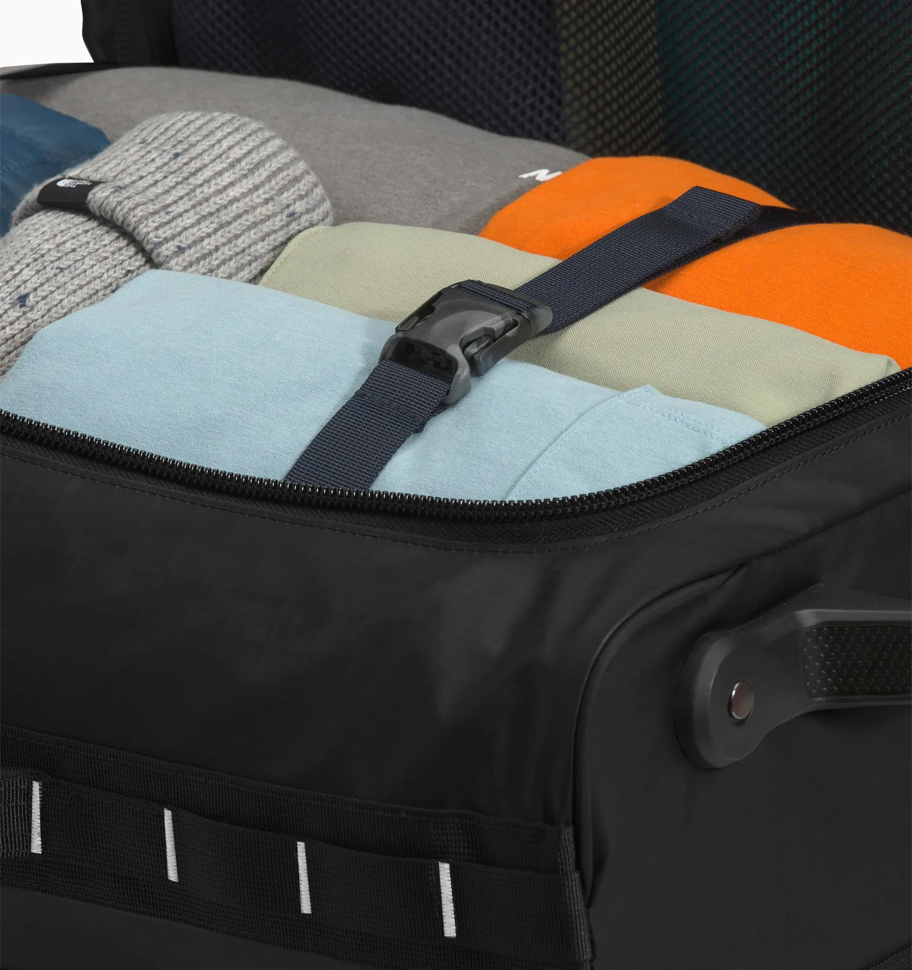The North Face Base Camp Voyager 21" Roller (Outlet Stock)